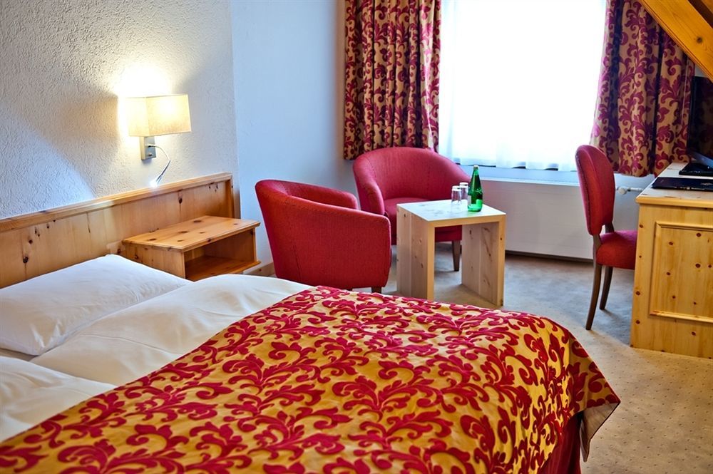 Hotel Engiadina Zuoz Luaran gambar